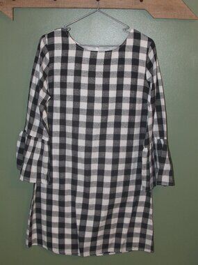 Ella Gray NWT black & white gingham shift dress featuring long sleeves/bell cuff